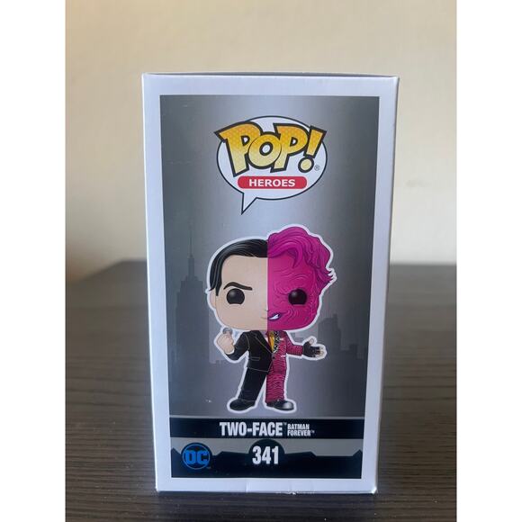 VAULTED Two-Face Batman Forever Funko Pop #341 DC Comics Tommy Lee Jones Heroes - Picture 2 of 6